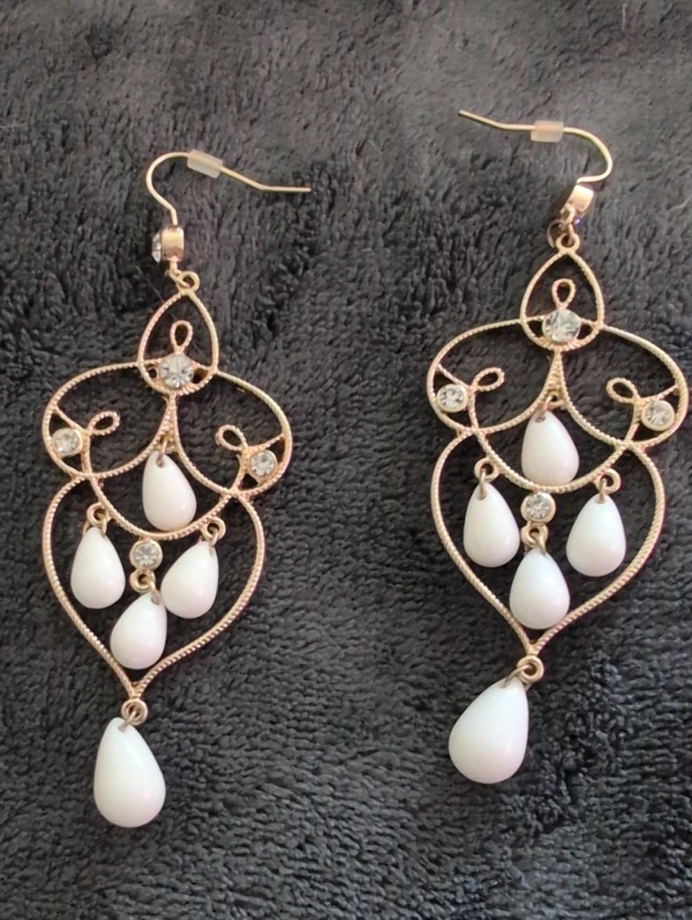 Elegant White Teardrop Filigree Dangle Earrings - Gold Tone